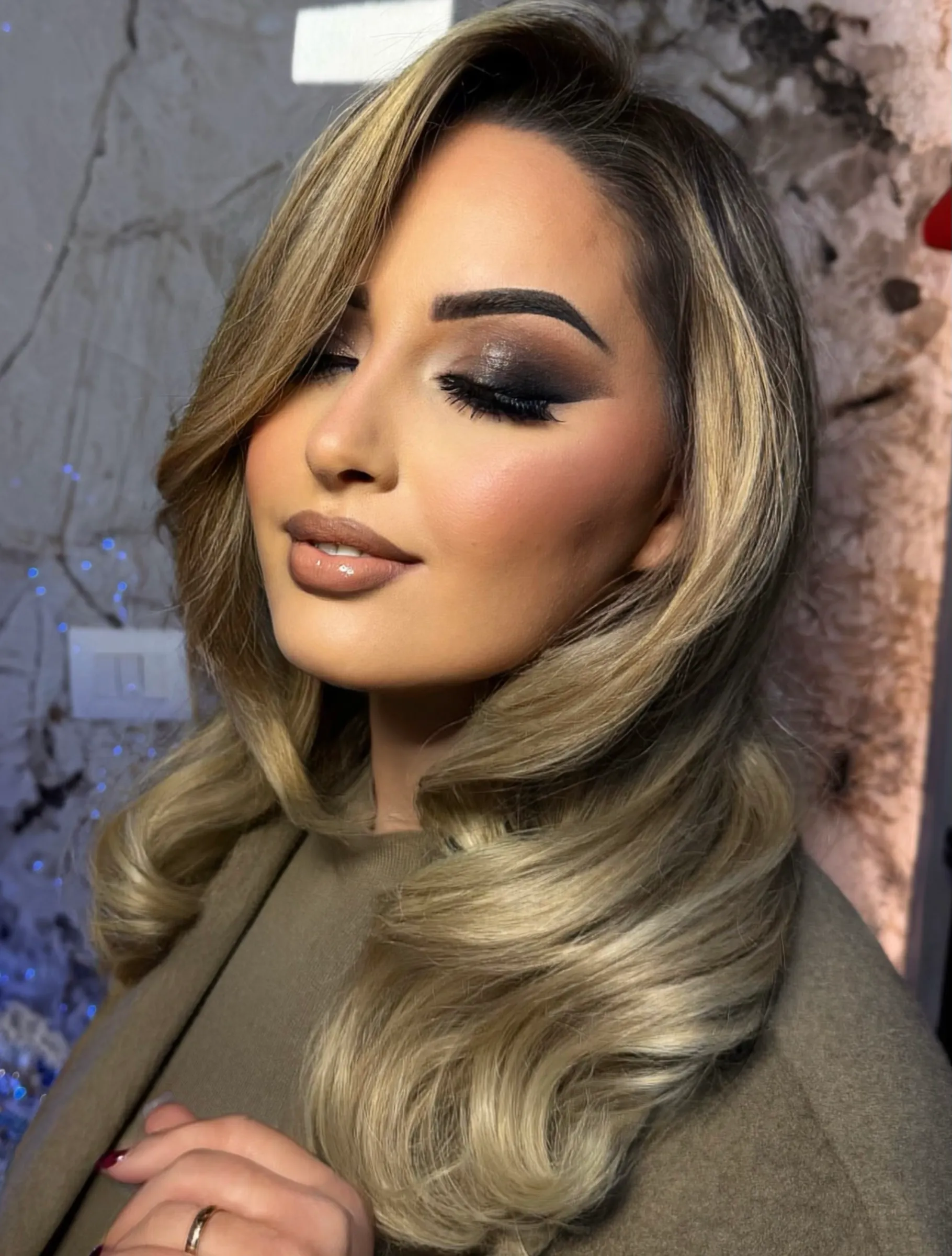 Glam smokey me flokë caramel